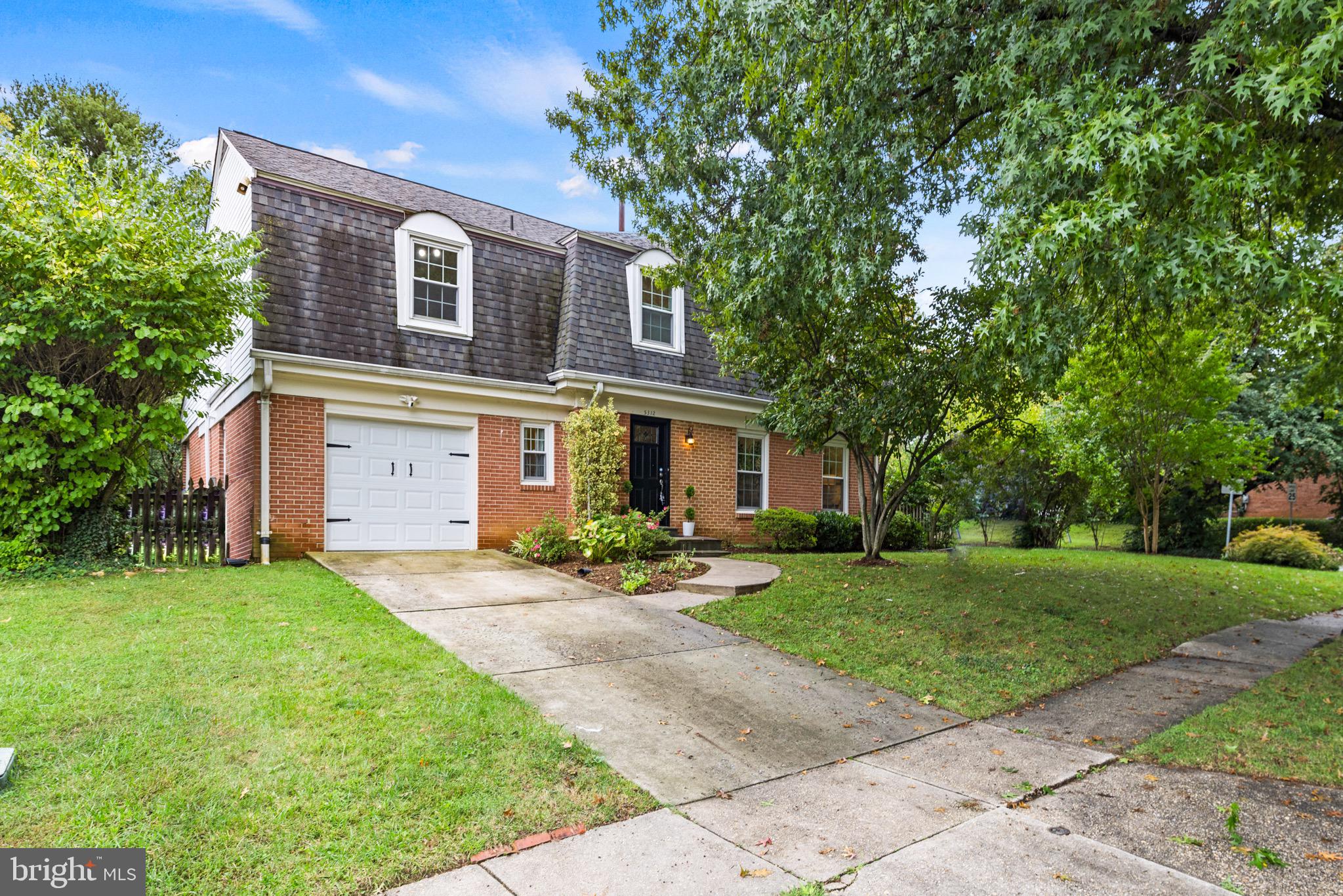 MAPLEWOOD MANOR - Residential