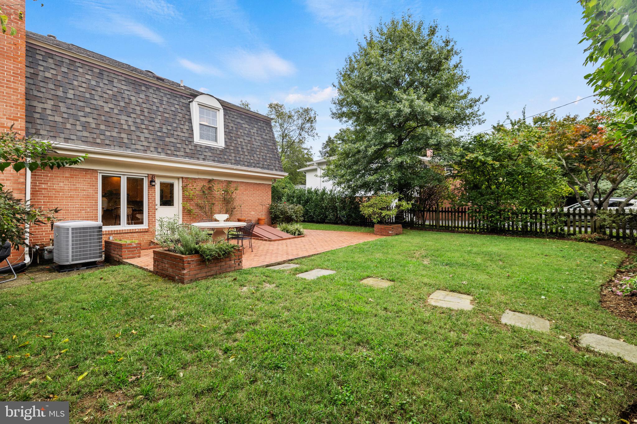 MAPLEWOOD MANOR - Residential