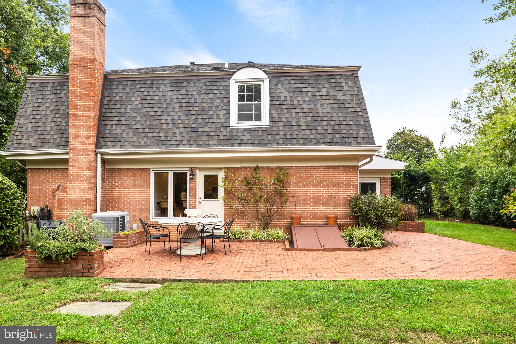 MAPLEWOOD MANOR - Residential