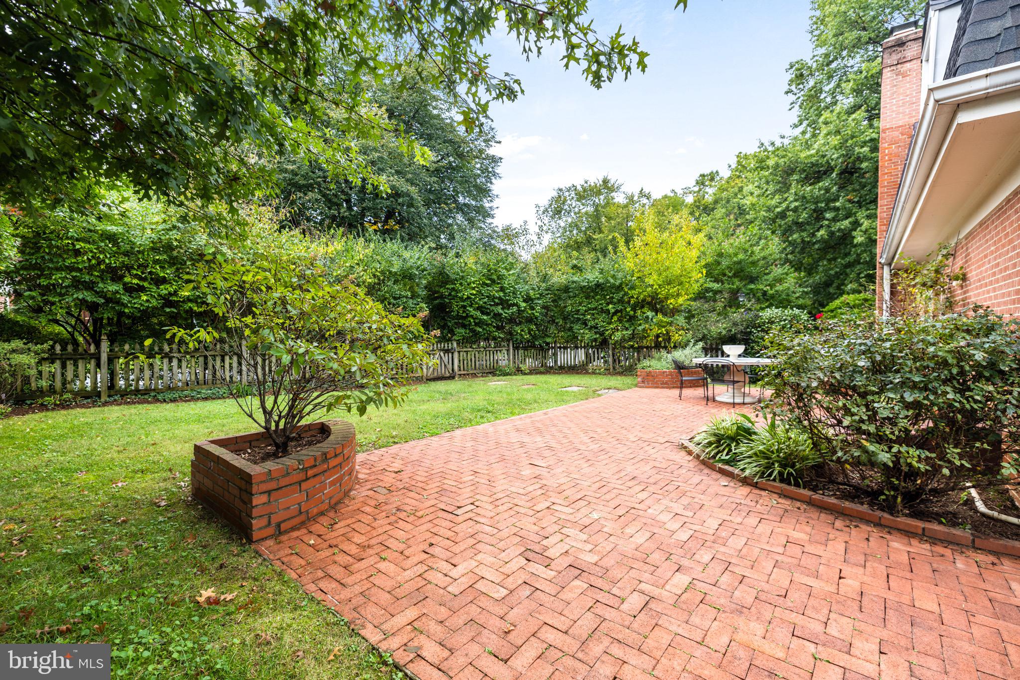 MAPLEWOOD MANOR - Residential