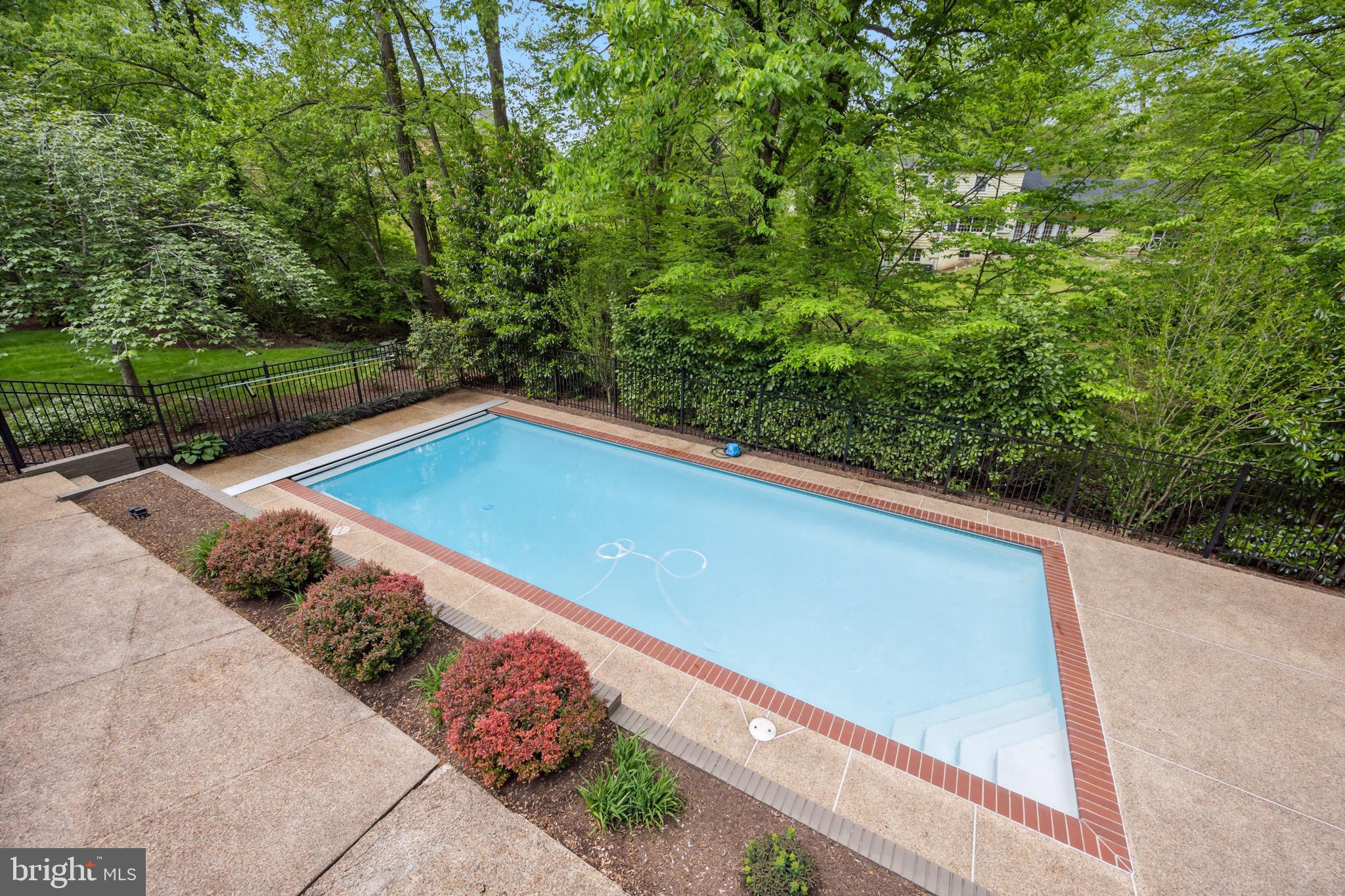 LANGLEY OAKS - Residential