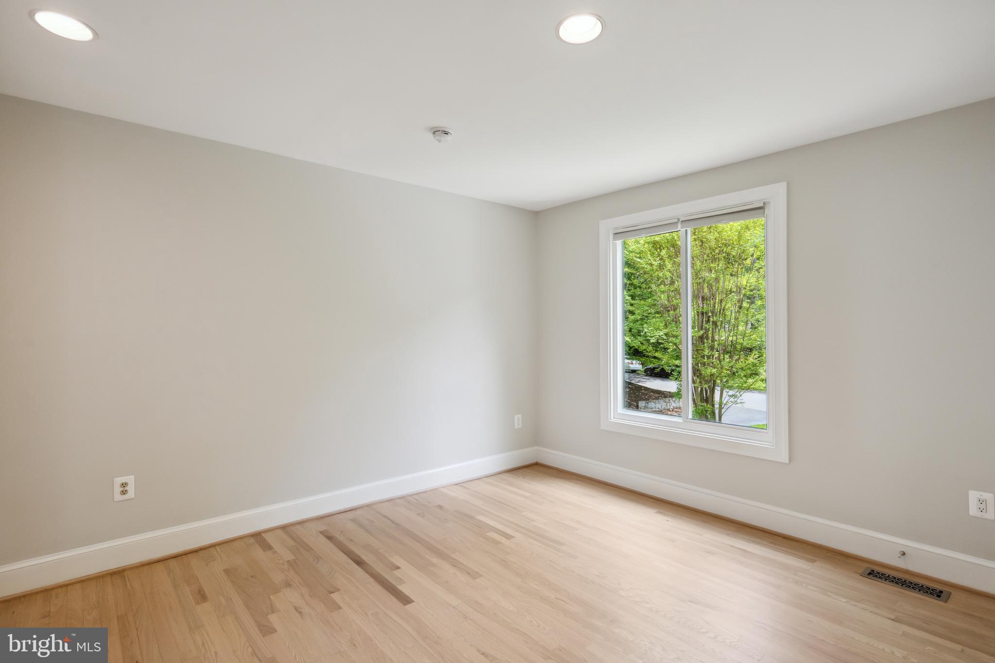 LANGLEY OAKS - Residential