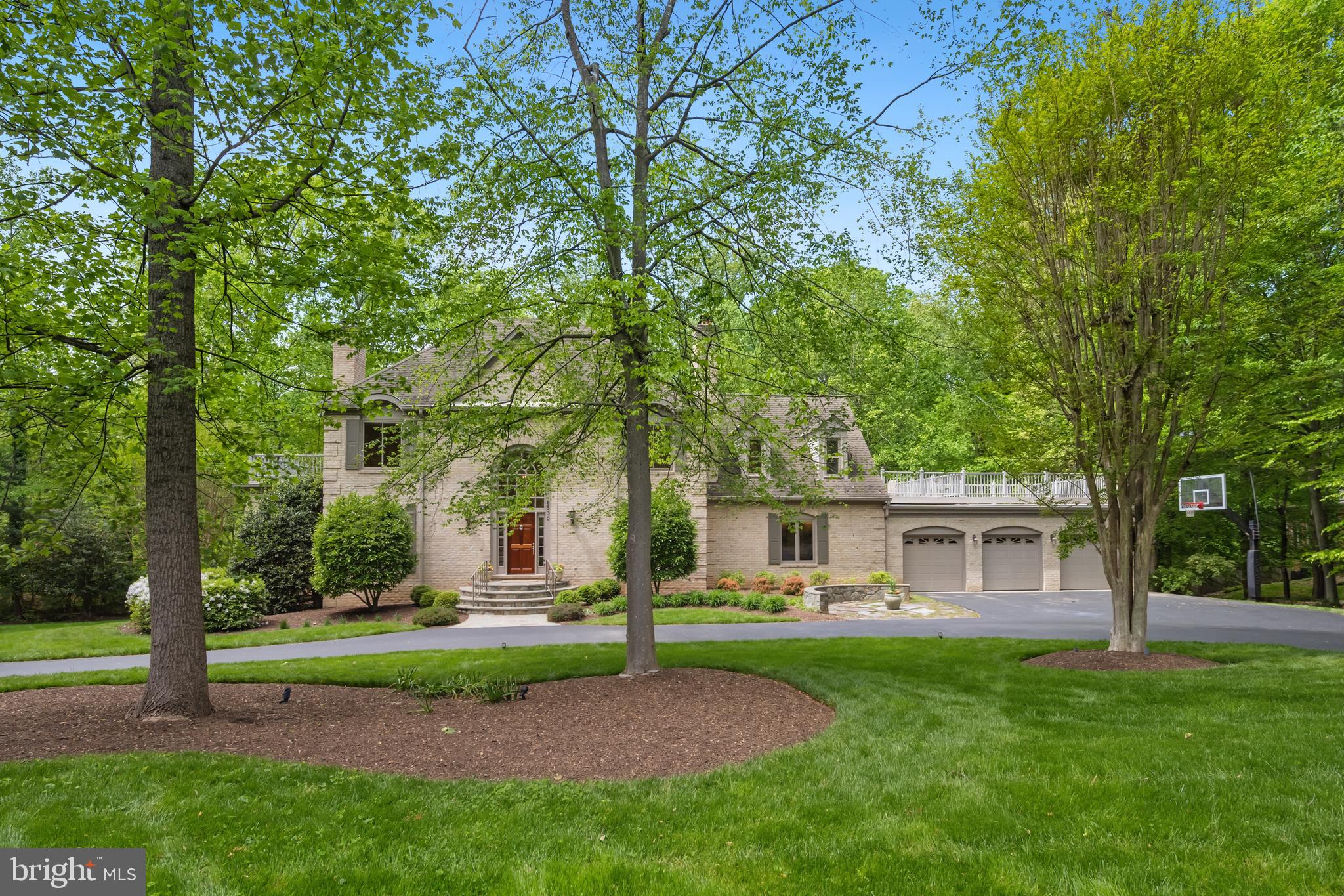 LANGLEY OAKS - Residential