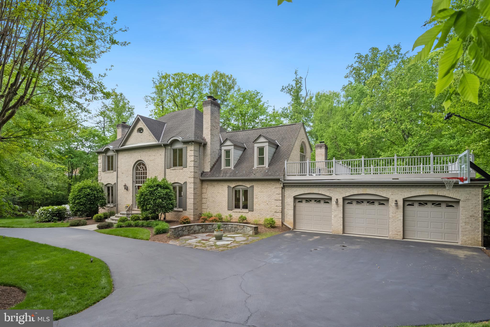 LANGLEY OAKS - Residential