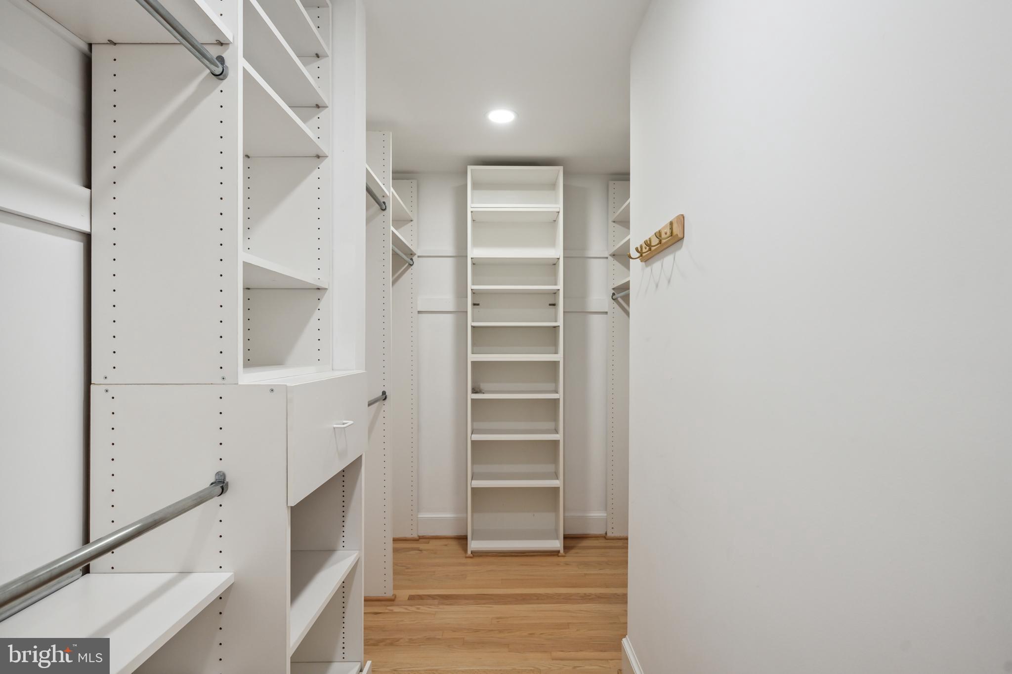 LANGLEY OAKS - Residential