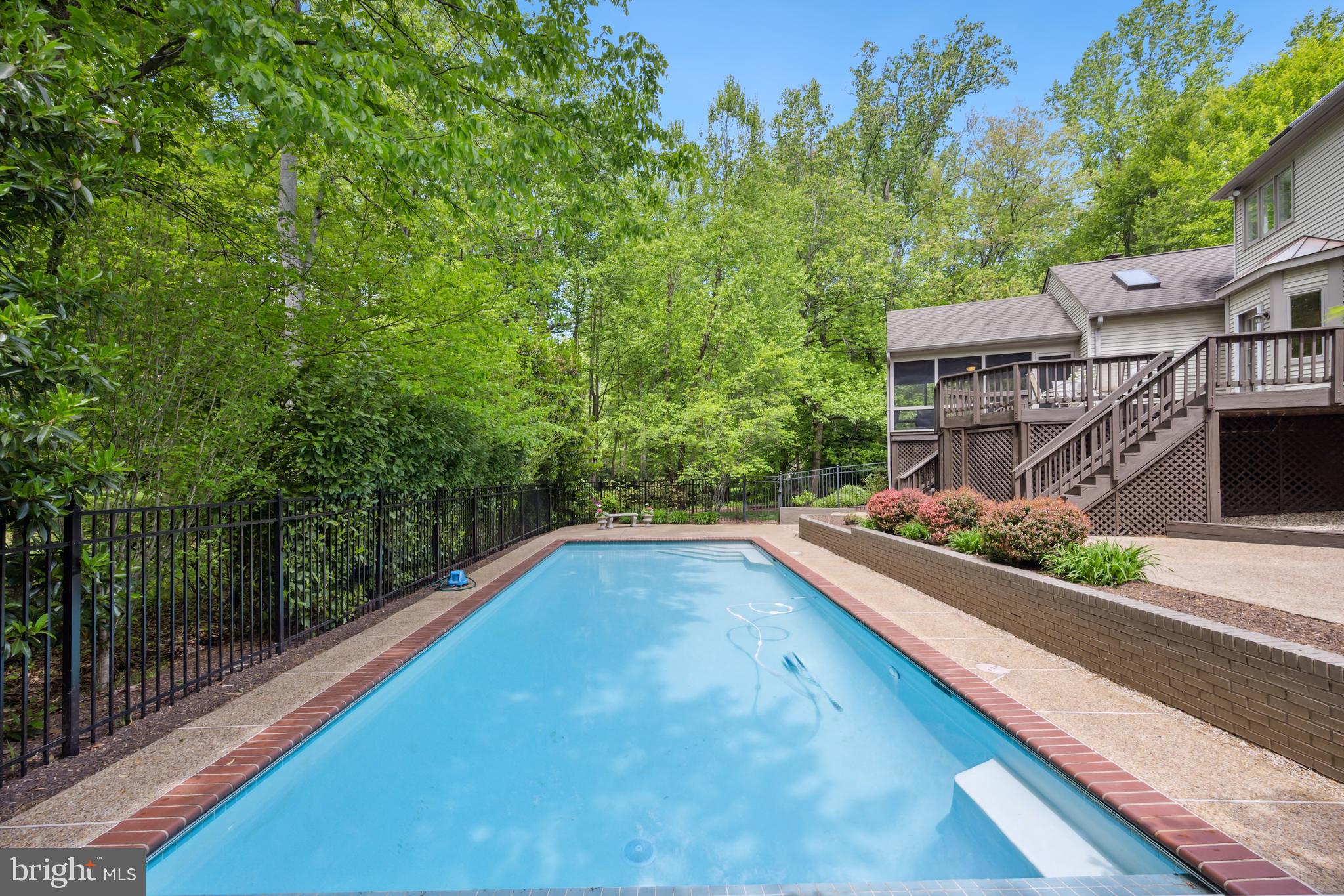 LANGLEY OAKS - Residential