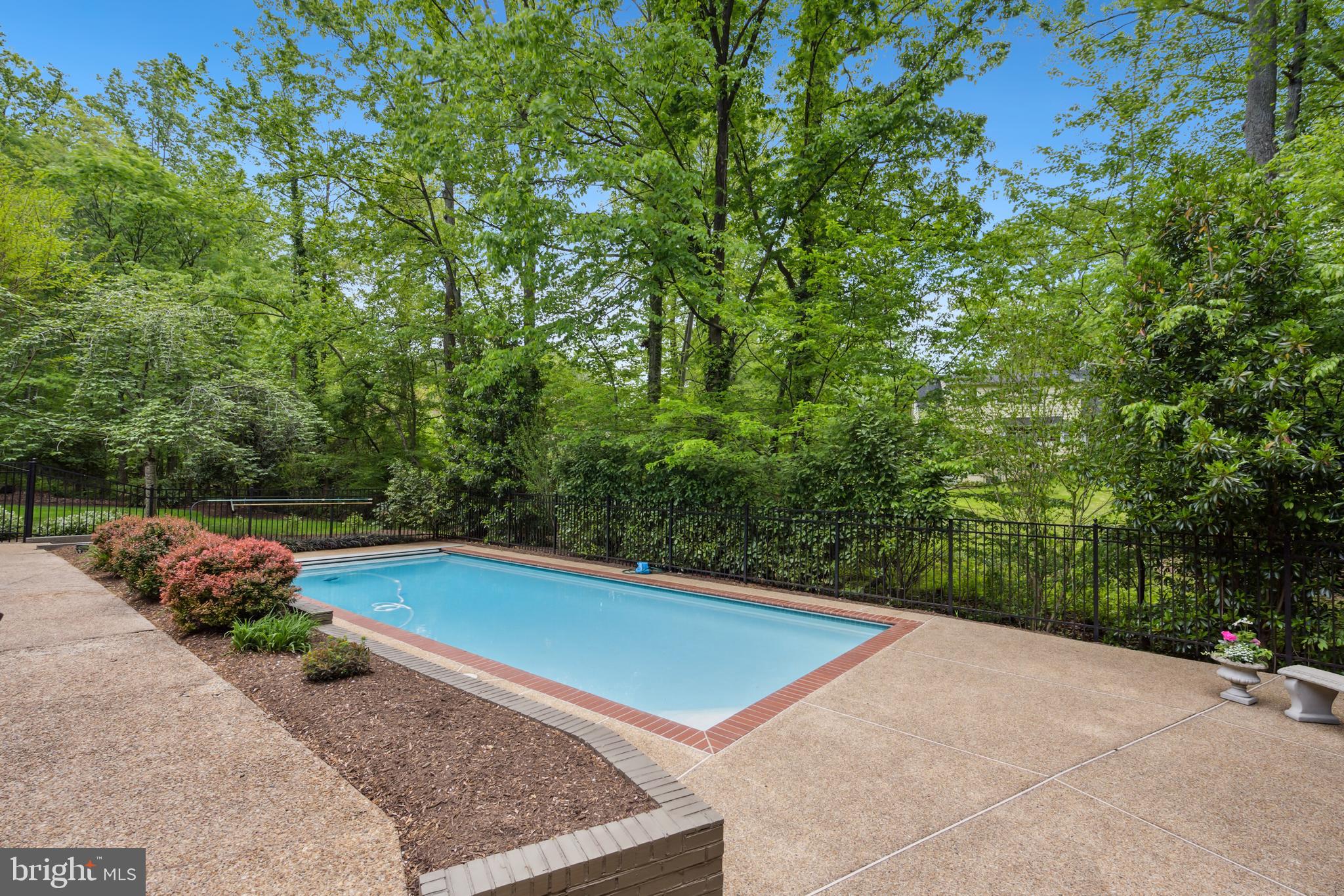 LANGLEY OAKS - Residential