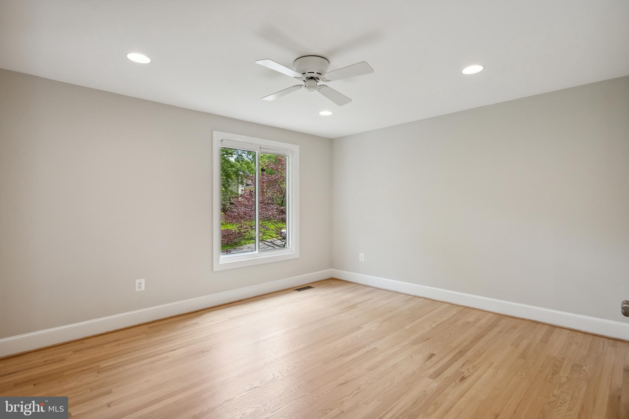 LANGLEY OAKS - Residential