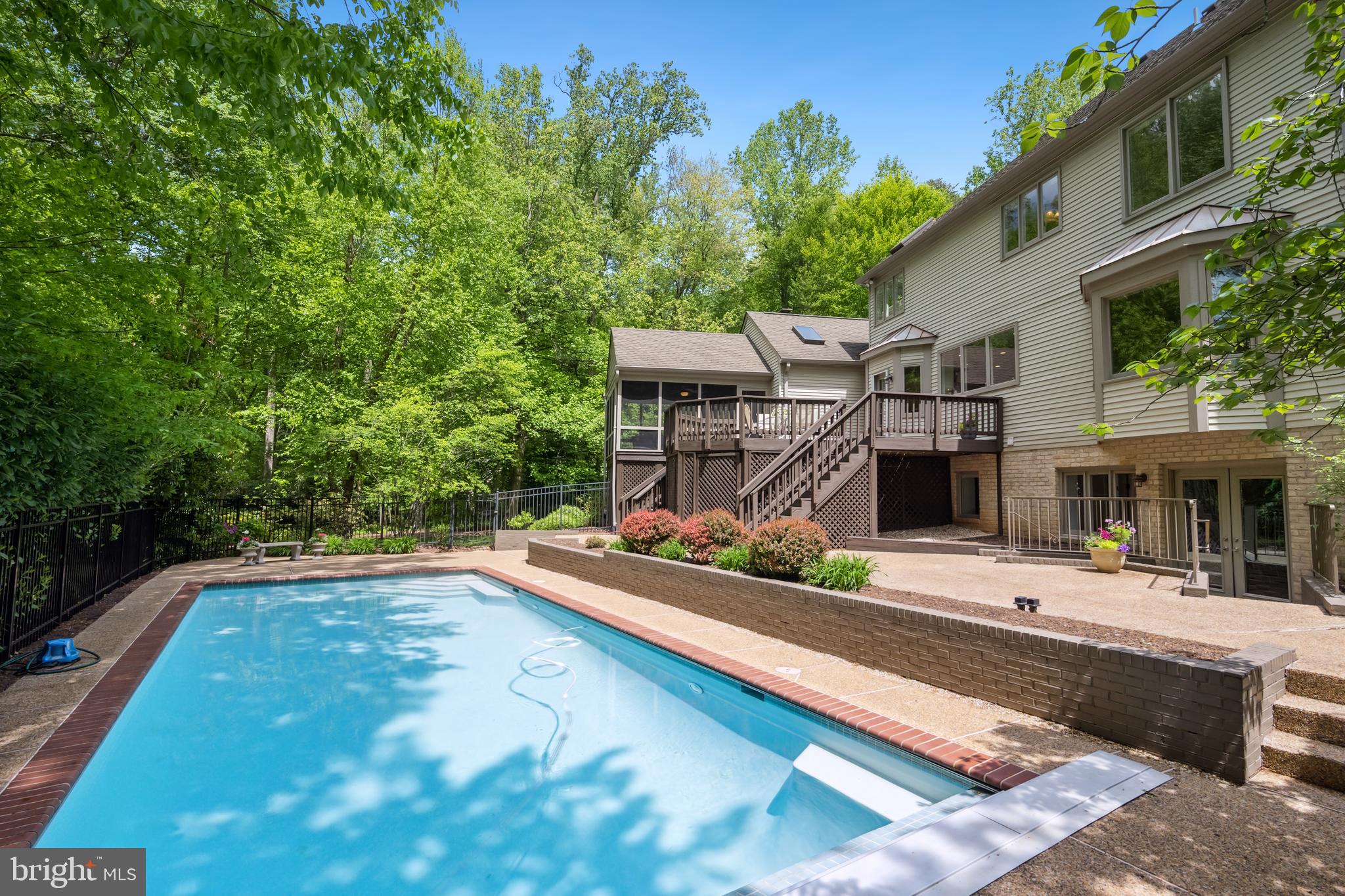 LANGLEY OAKS - Residential