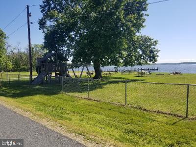 FEATHERSTONE SHORES - Residential