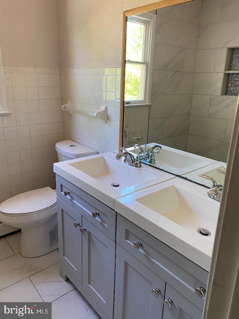 FEATHERSTONE SHORES - Residential