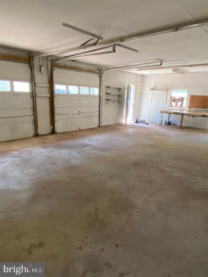 FEATHERSTONE SHORES - Residential