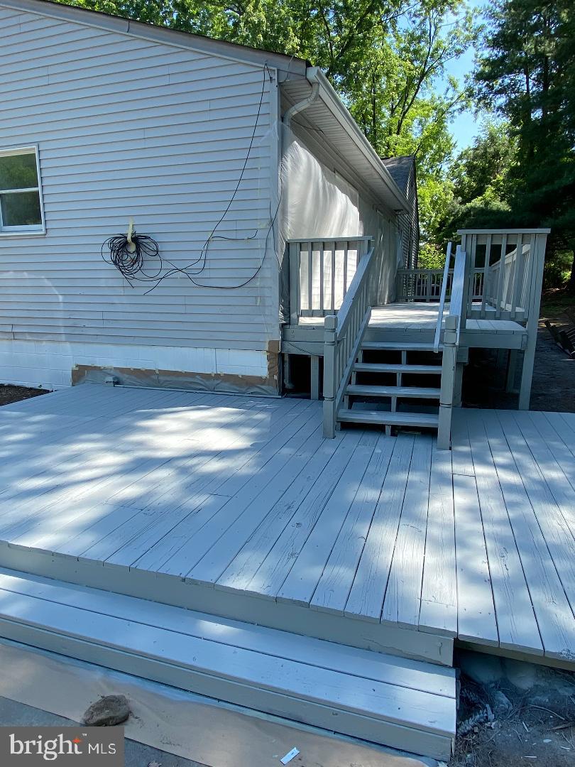 FEATHERSTONE SHORES - Residential