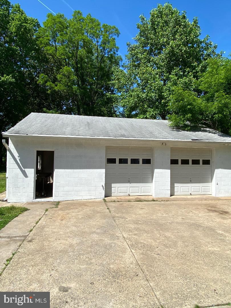 FEATHERSTONE SHORES - Residential