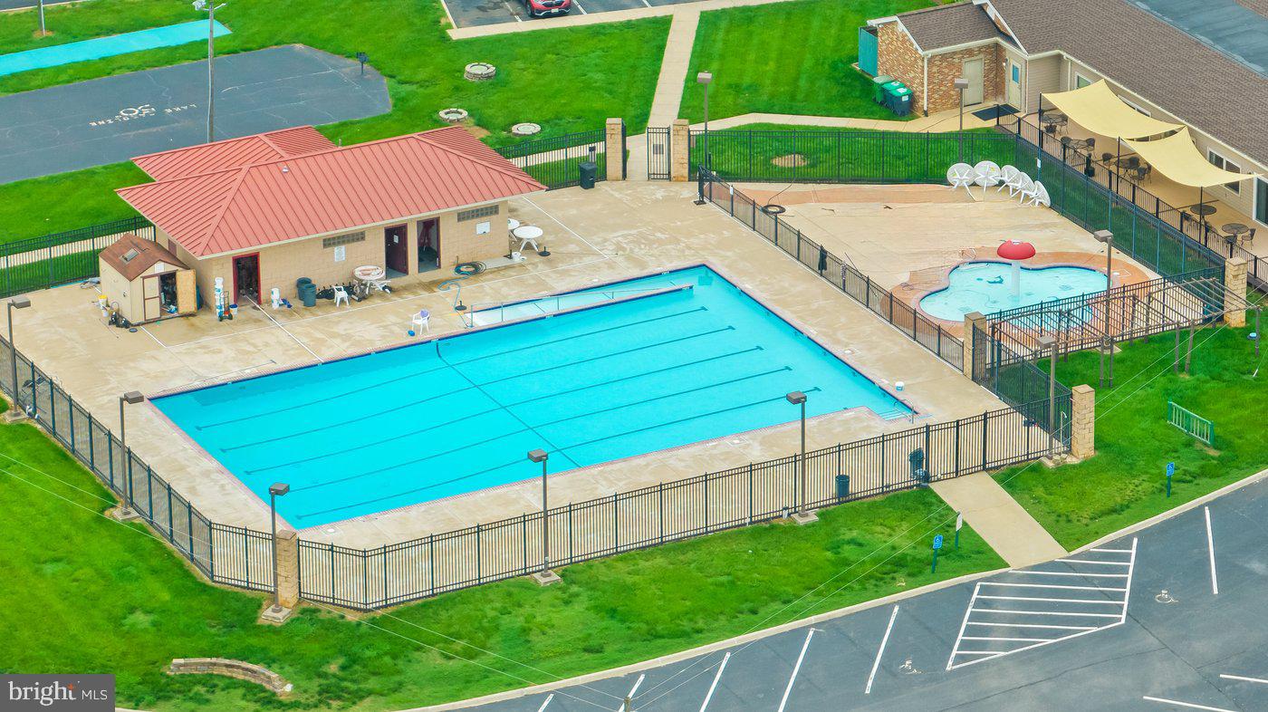 LAKE CAROLINE - Residential