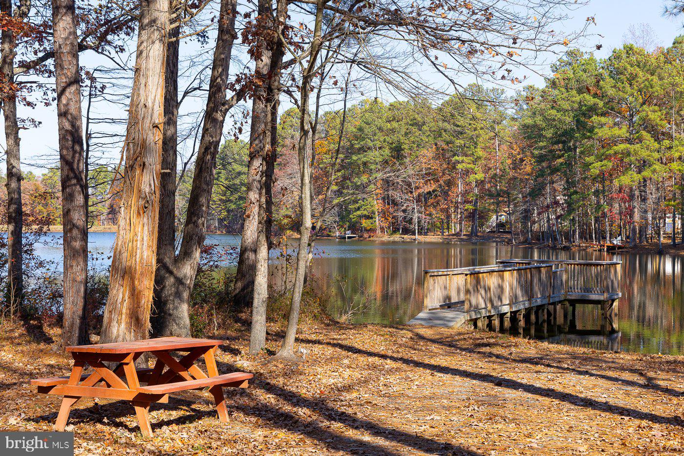 LAKE CAROLINE - Residential