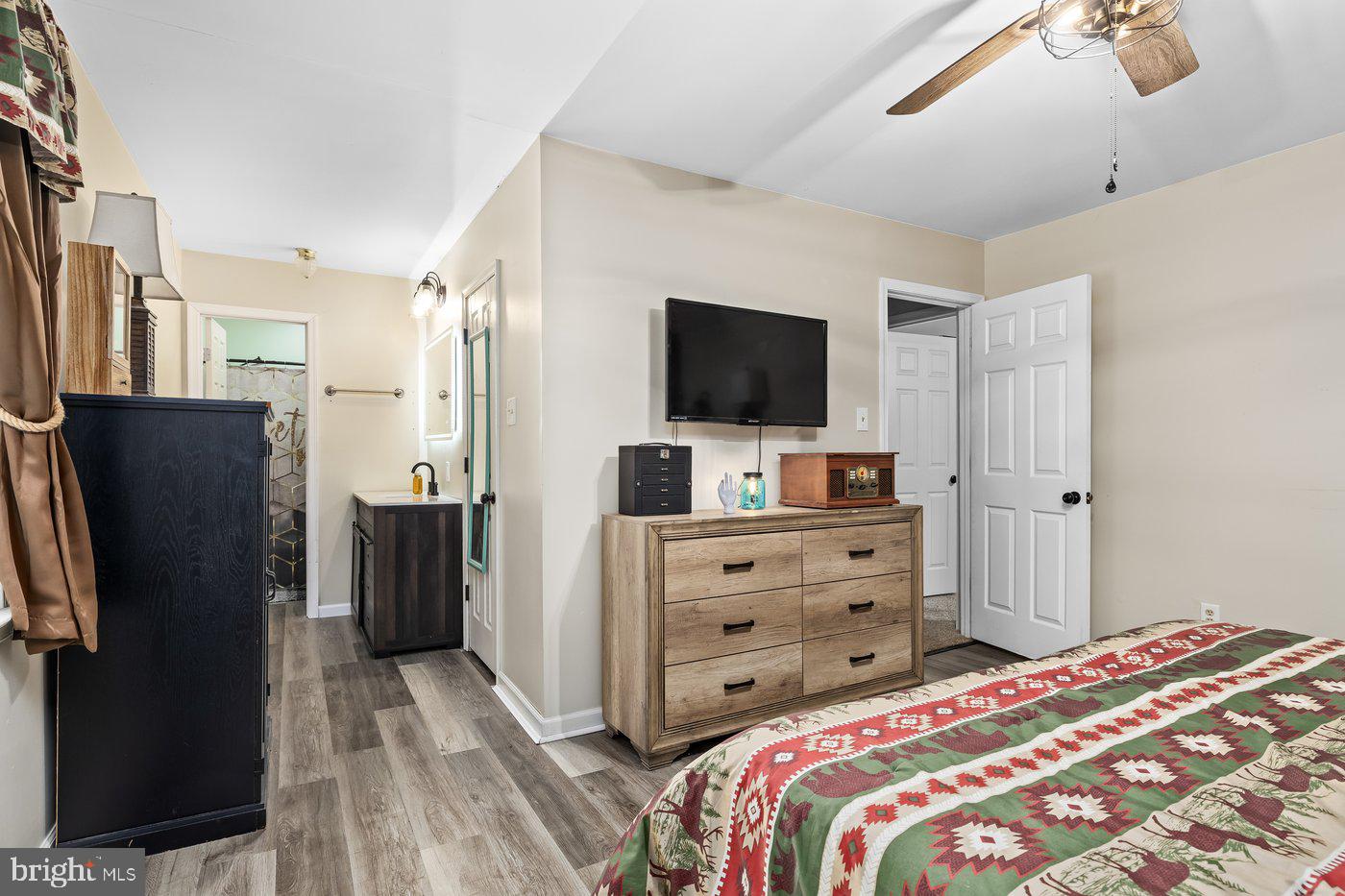 LAKE CAROLINE - Residential