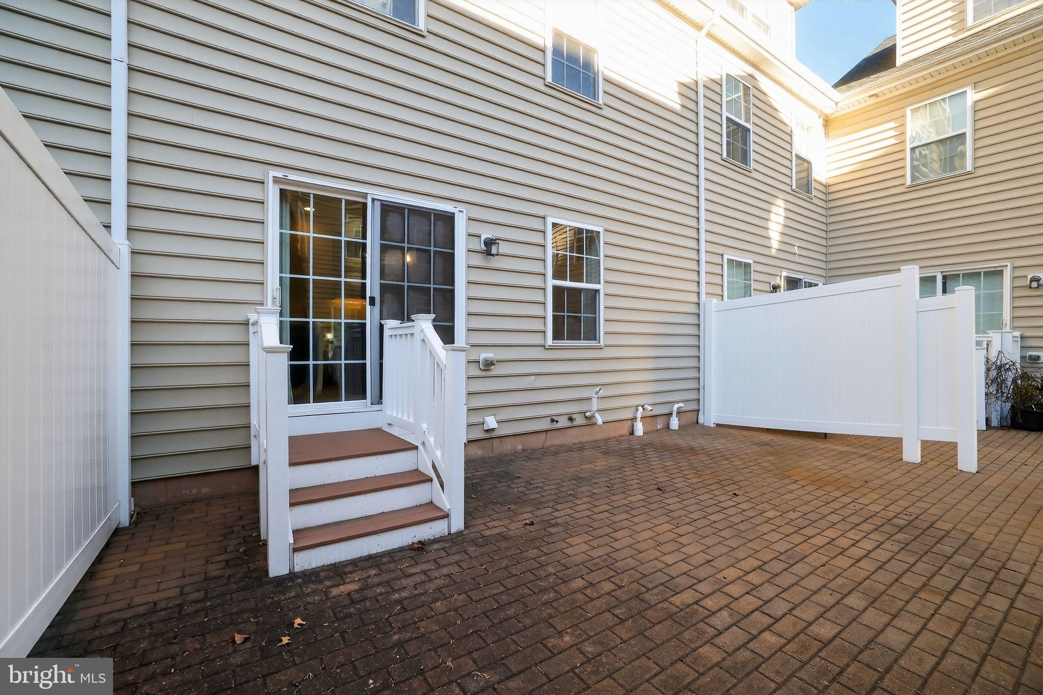 CARRIAGE HILL - Residential Lease