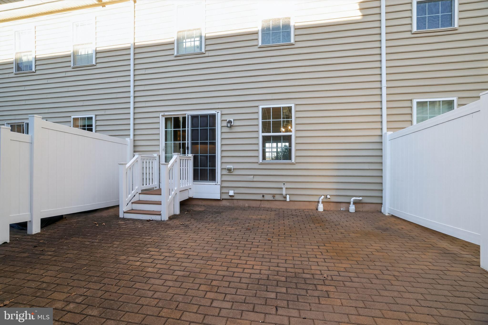 CARRIAGE HILL - Residential Lease