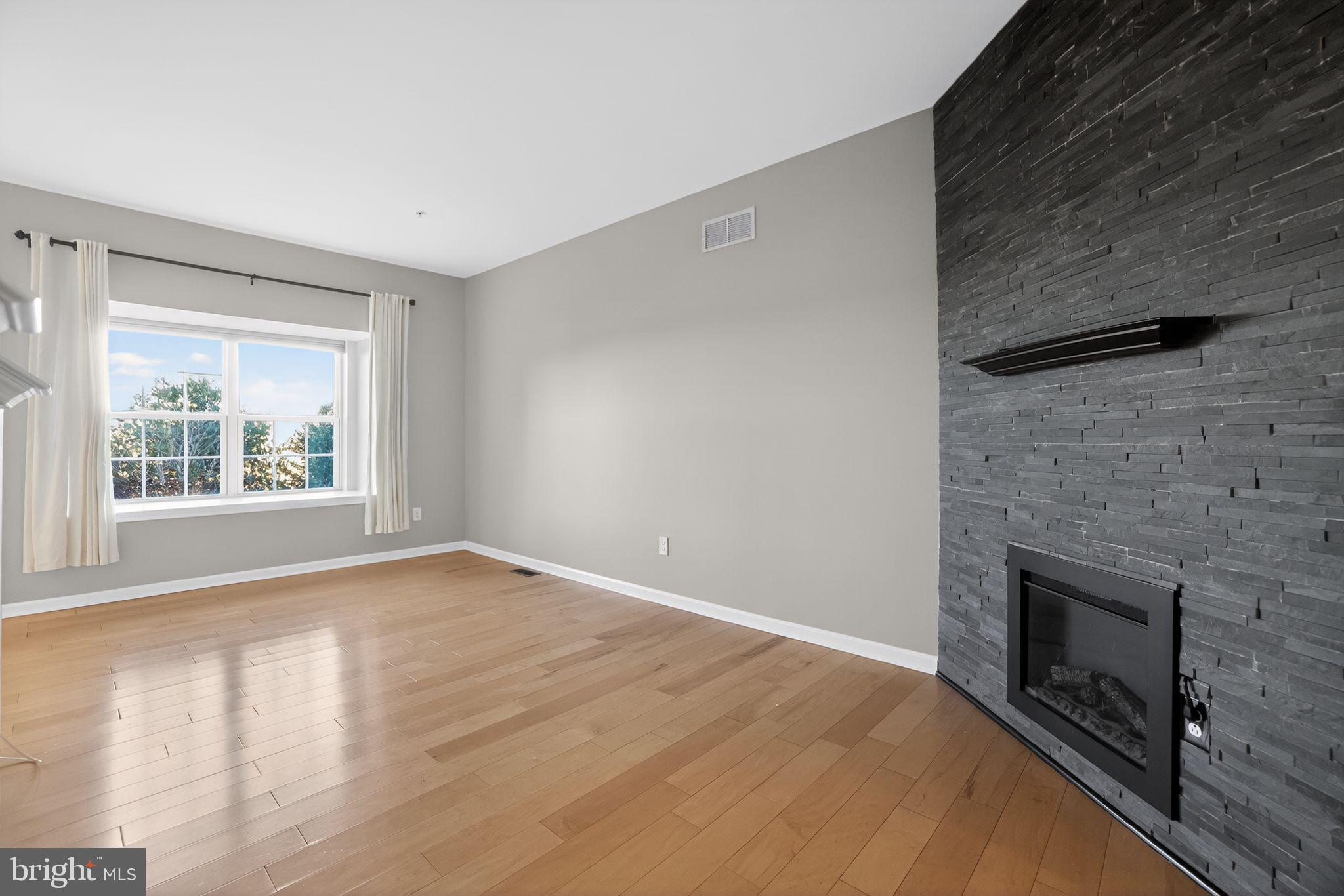 CARRIAGE HILL - Residential Lease