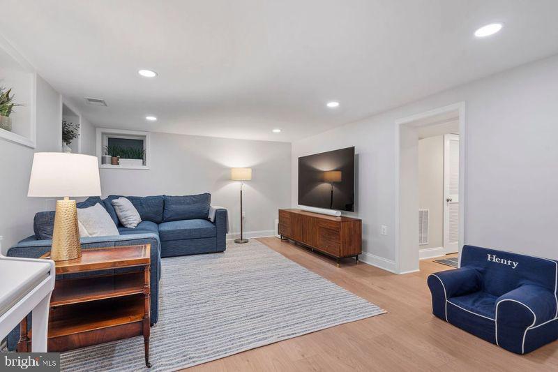 SHIRLEY WOODS - Residential