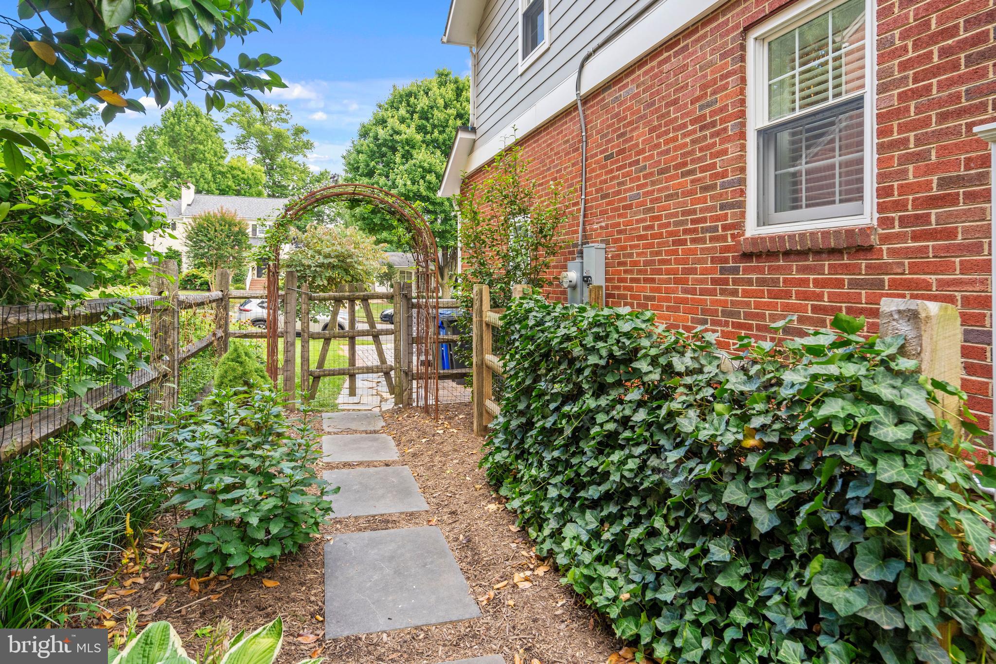 SHIRLEY WOODS - Residential