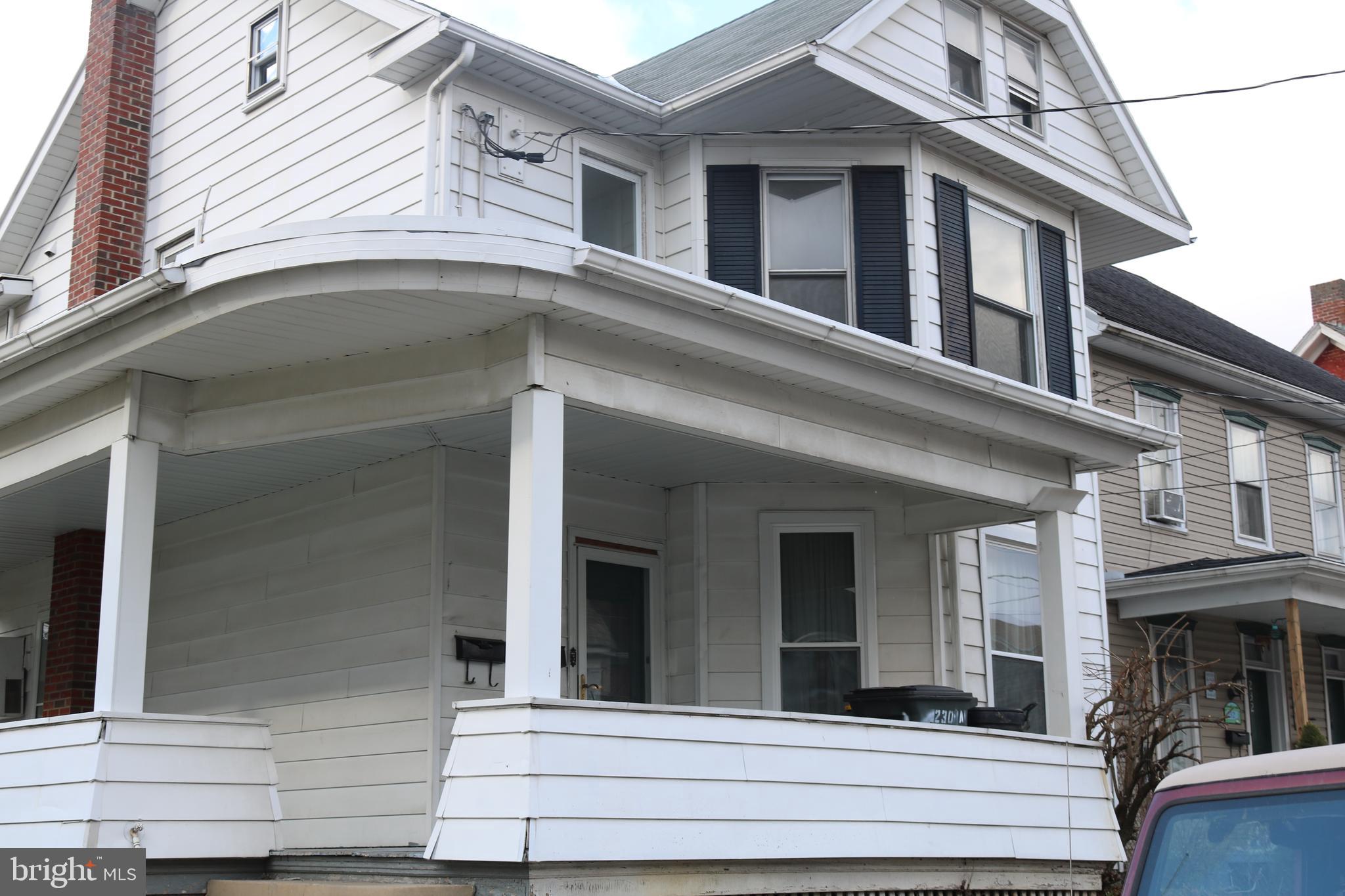Charming 1-Bedroom Apartment in Waynesboro Borough!
This cozy 2nd-floor unit features 1 bedroom, 1 full bath, a bright kitchen equipped with a stove and refrigerator, and the convenience of an in-unit washer and dryer. On-street parking available. No pets and no smoking permitted. Tenant responsible for all utilities. Just a short walk to shops, restaurants, and other in-town amenities—ideal location for convenience and comfort.
Application Process:
All occupants 18 years or older must apply. Applicants must complete PAR Forms RARL and SSA, and provide 2 recent pay stubs and a valid Driver’s License or Photo ID. Each applicant will receive an email with a secure link to pay the $32.22 application fee by credit card. Screening reports will be processed through Corelogic MyRental and sent directly to the Listing Agent.