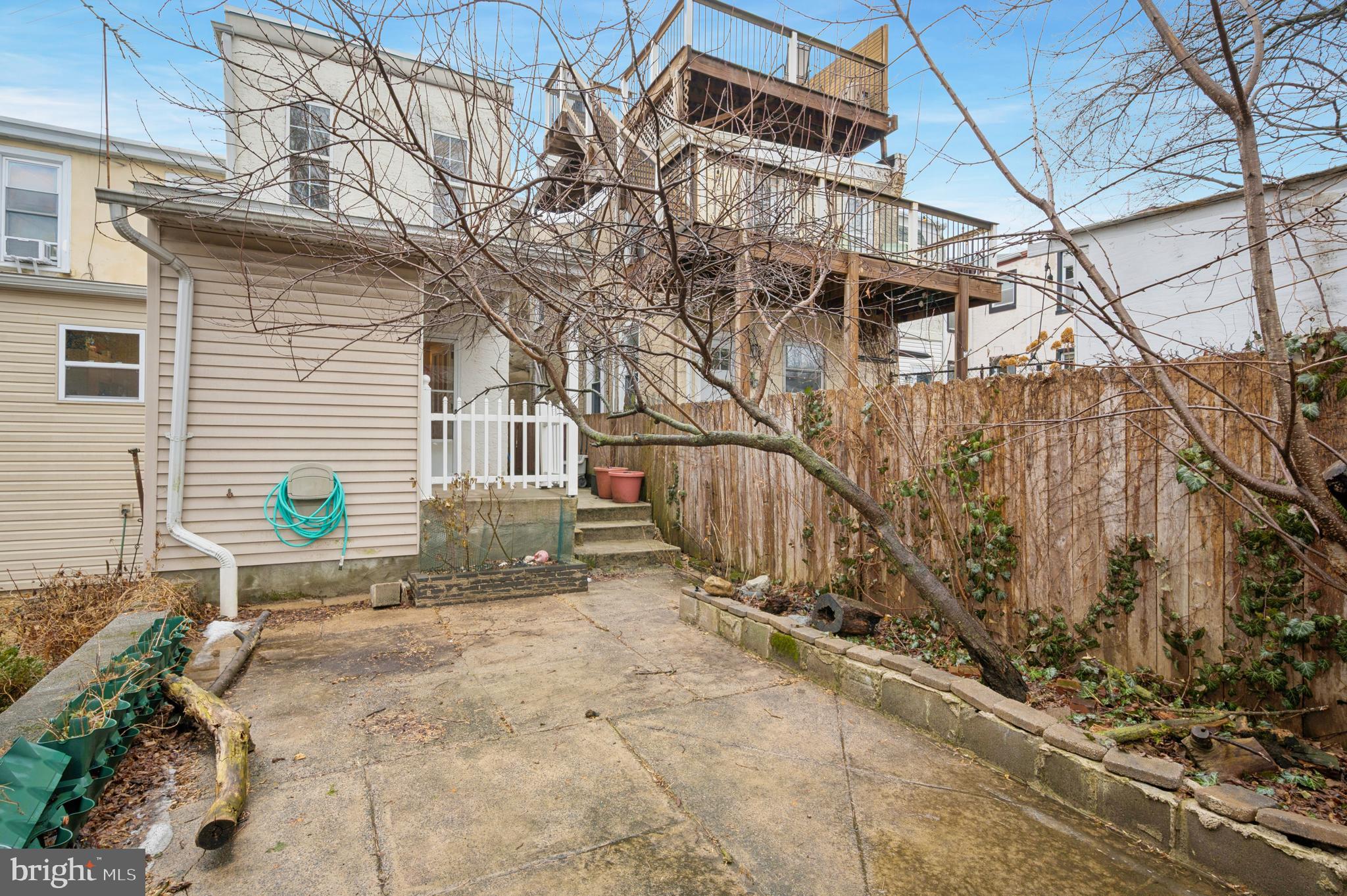 EAST FALLS - Residential