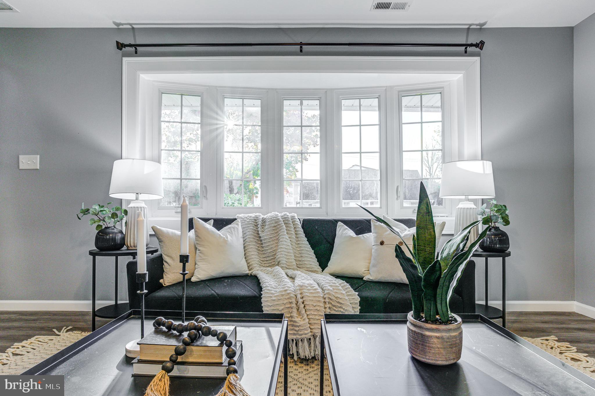 COUNTRY CLUB ESTATES - Residential