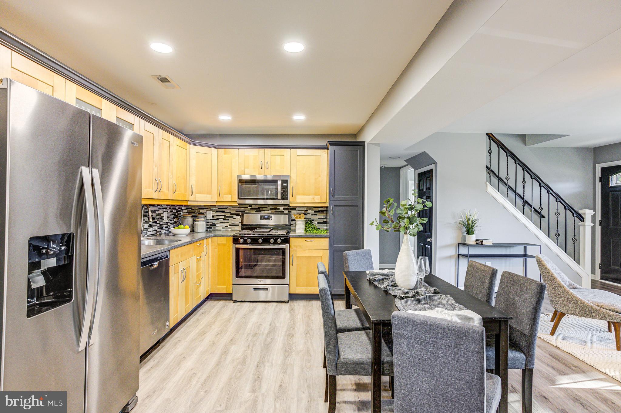 COUNTRY CLUB ESTATES - Residential