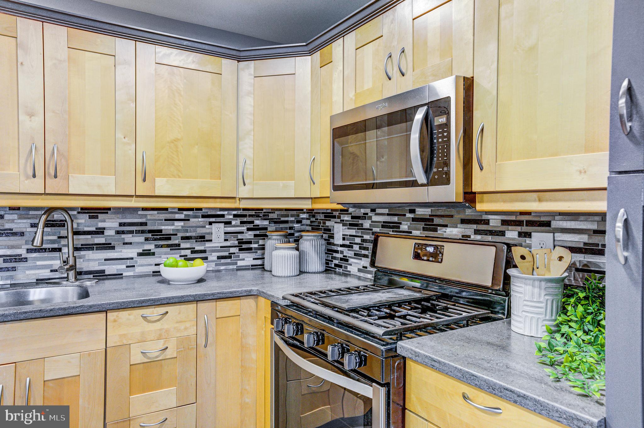 COUNTRY CLUB ESTATES - Residential