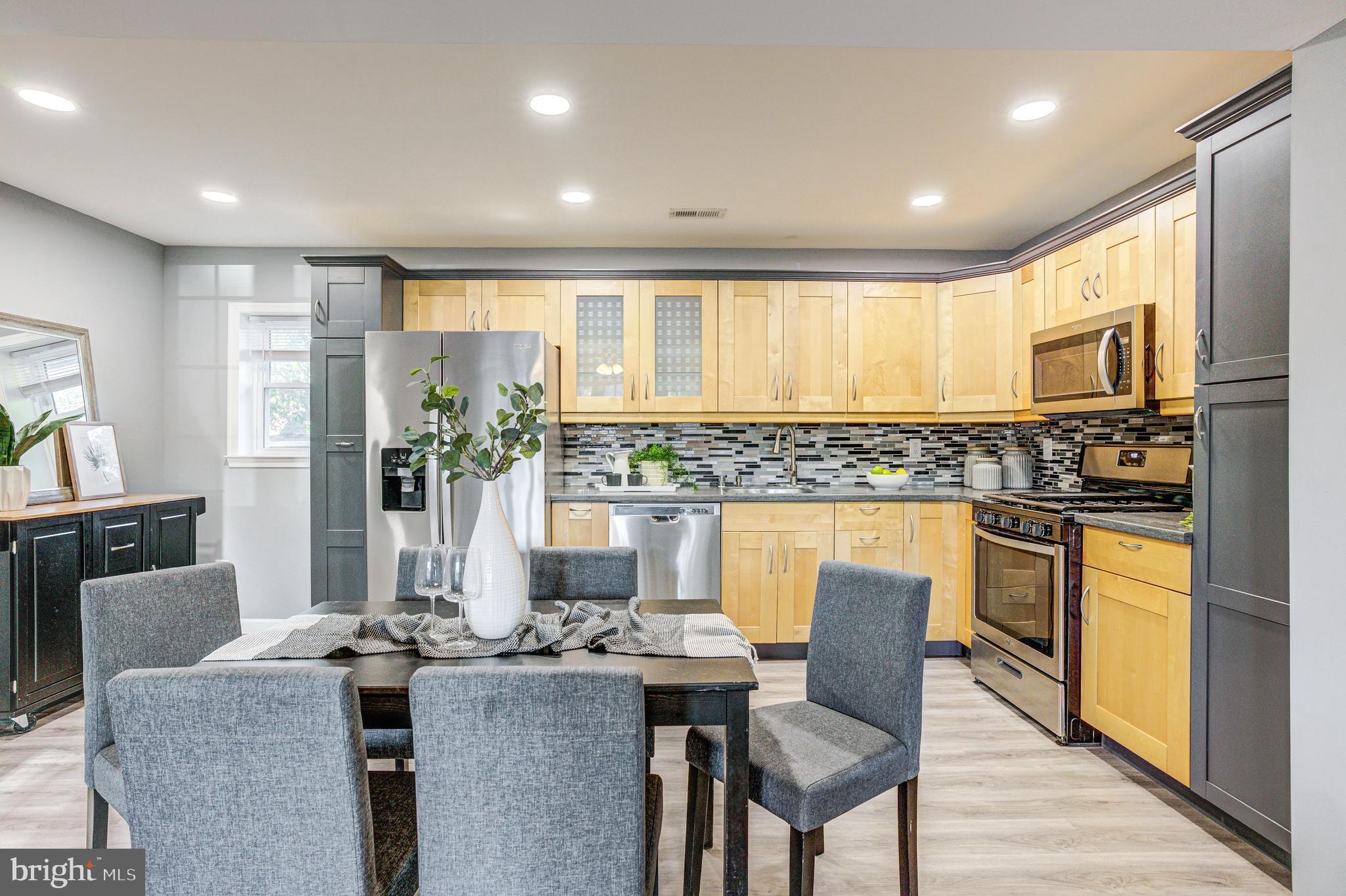 COUNTRY CLUB ESTATES - Residential