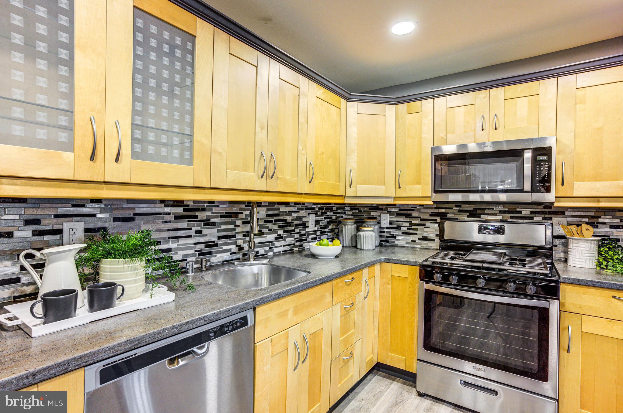 COUNTRY CLUB ESTATES - Residential