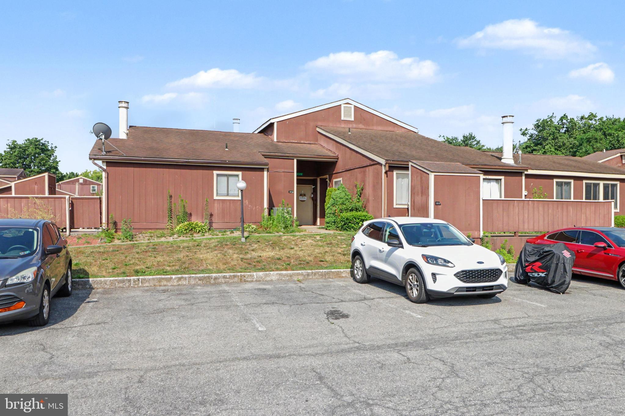 223 LEE COURT