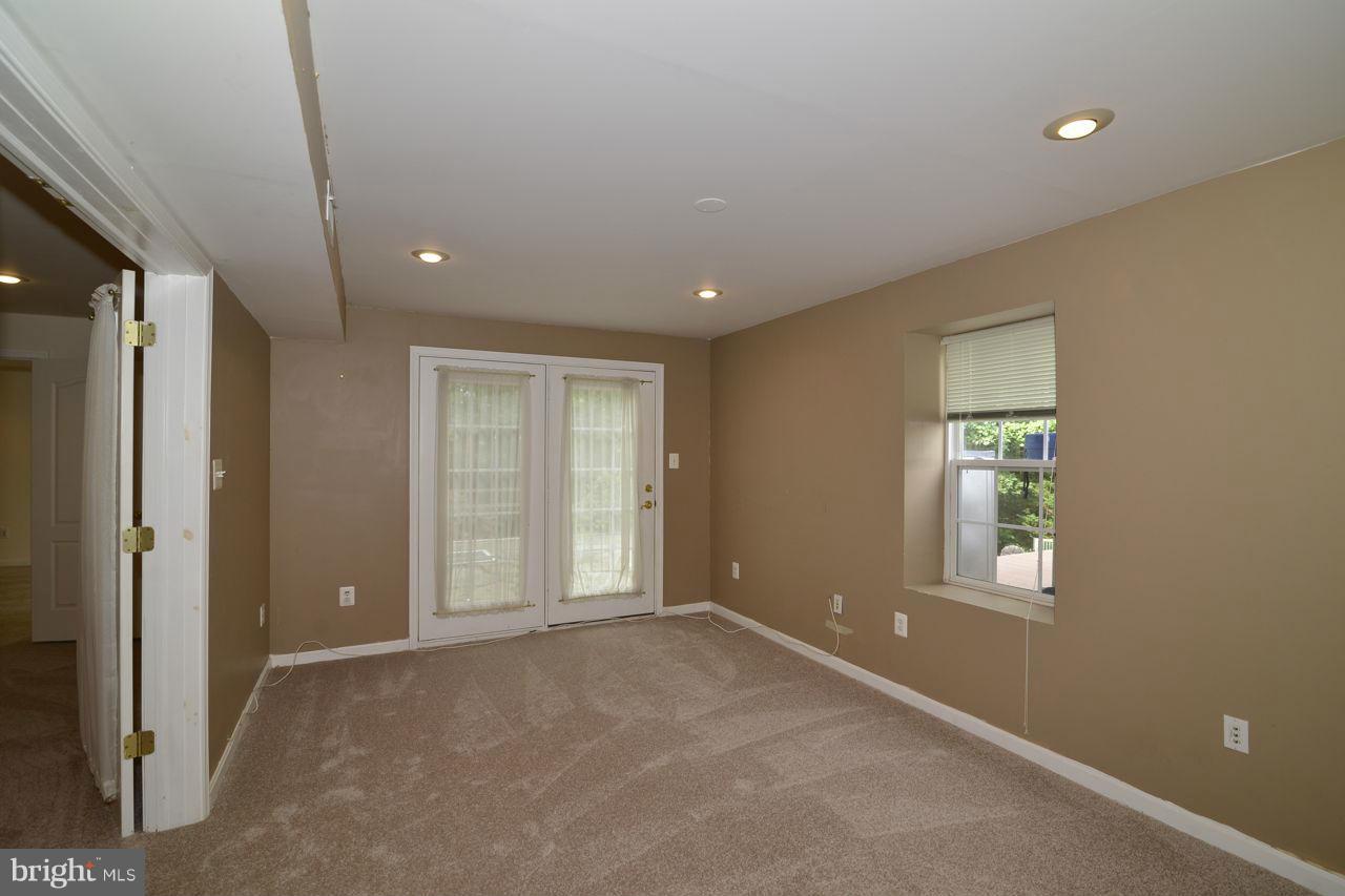 SIGNATURE AT BROADLANDS - Residential