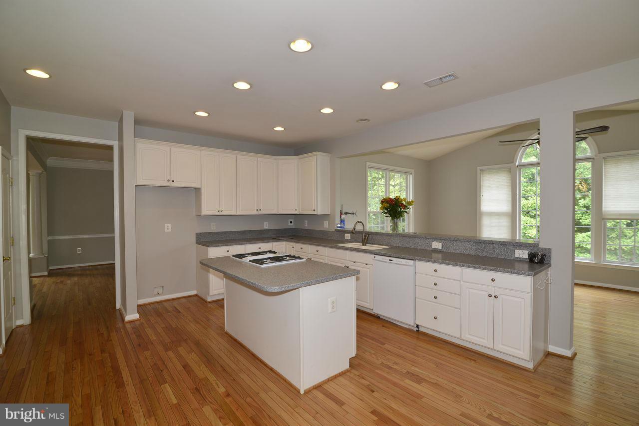 SIGNATURE AT BROADLANDS - Residential