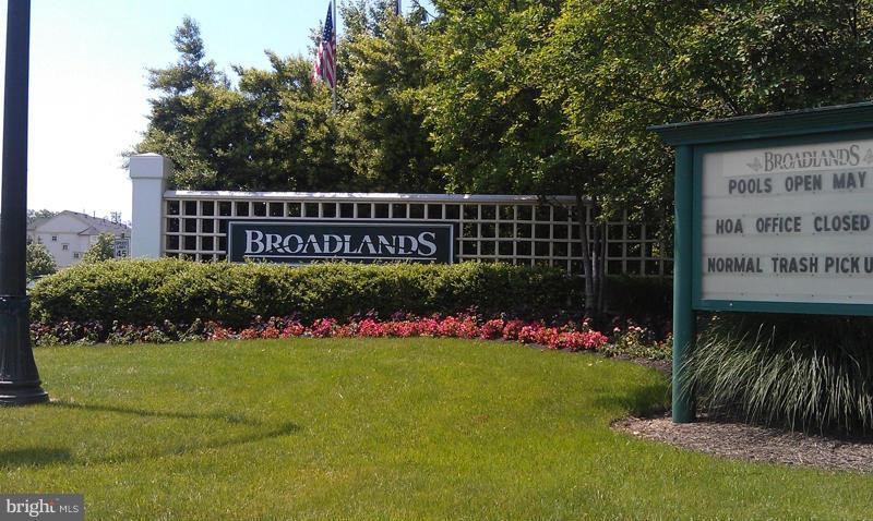SIGNATURE AT BROADLANDS - Residential