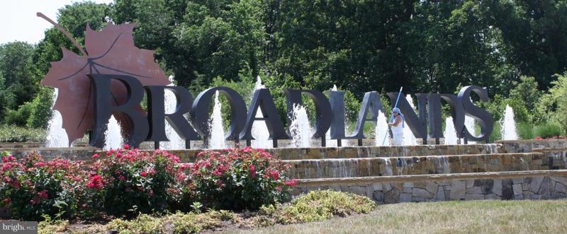 SIGNATURE AT BROADLANDS - Residential