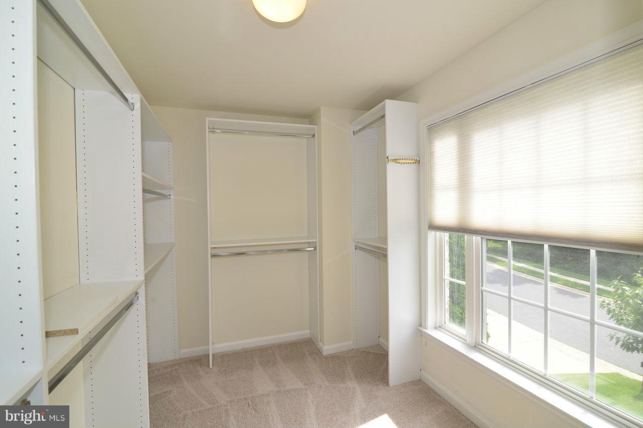 SIGNATURE AT BROADLANDS - Residential