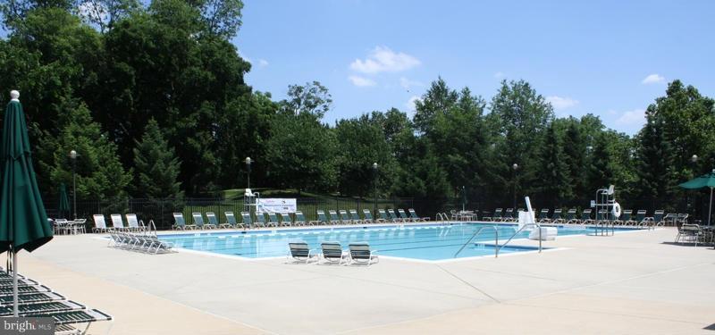 SIGNATURE AT BROADLANDS - Residential