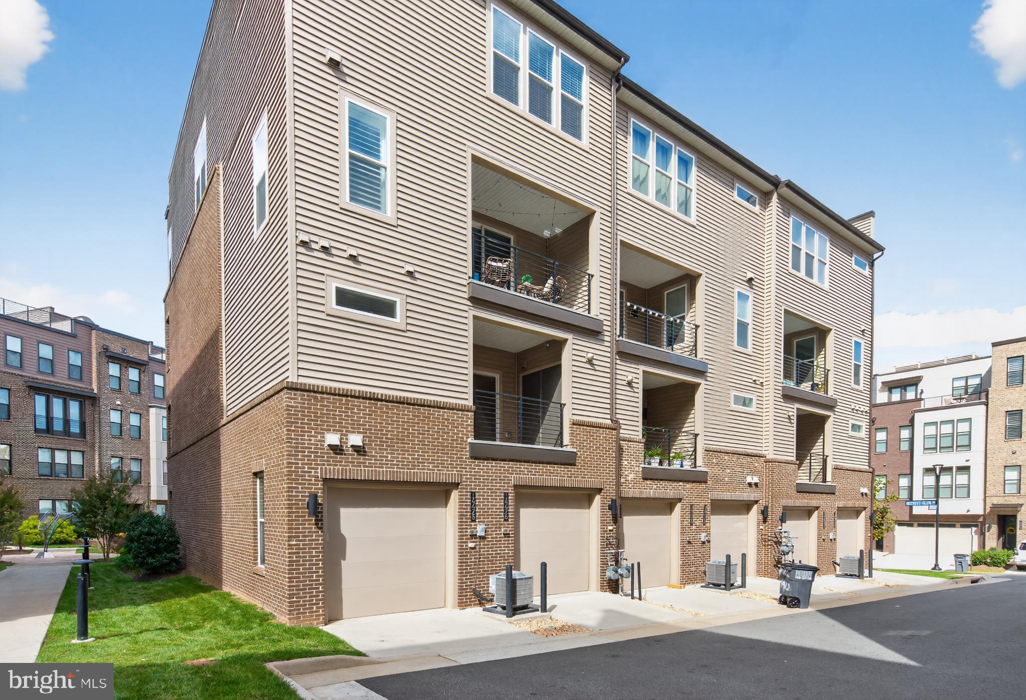 COMMONWEALTH PLACE AT WESTFIELDS - Residential