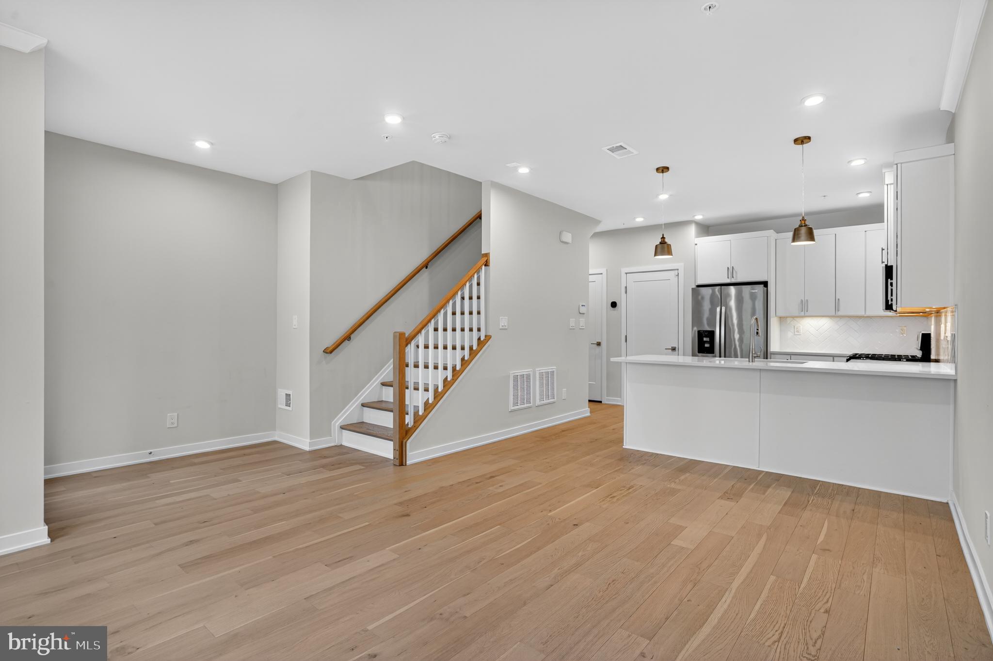 COMMONWEALTH PLACE AT WESTFIELDS - Residential