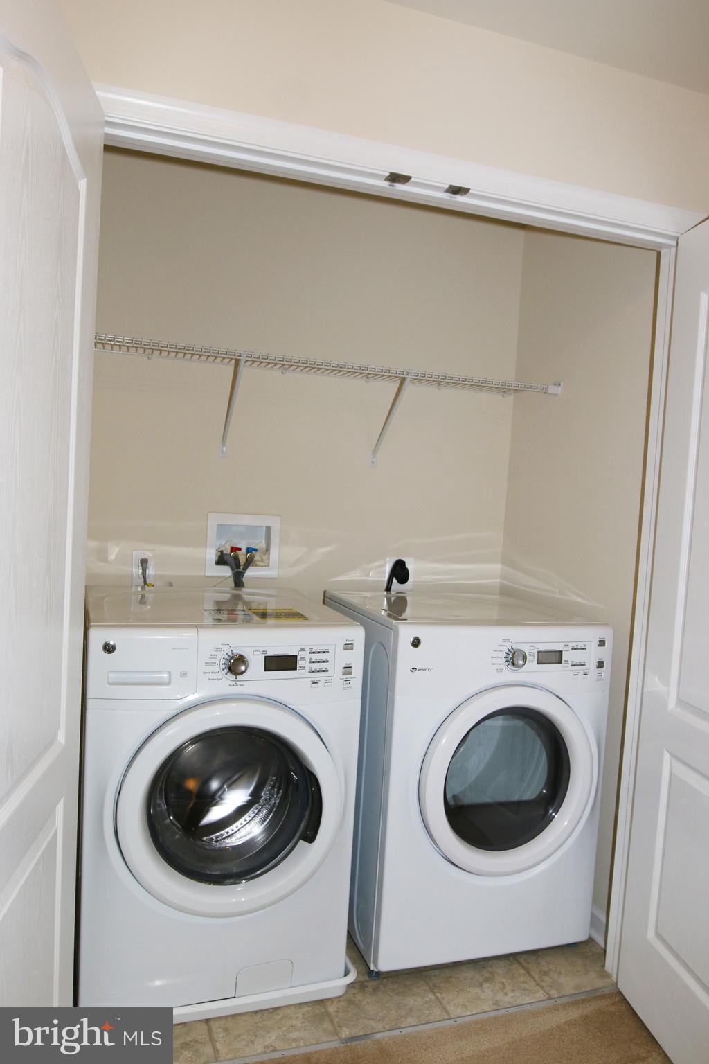 LAKELAND PLACE - Residential