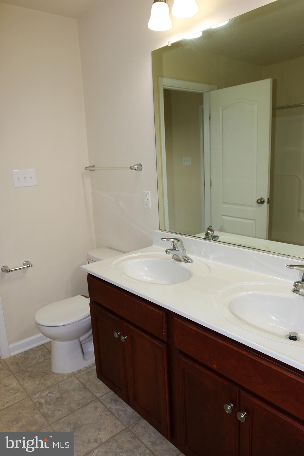 LAKELAND PLACE - Residential