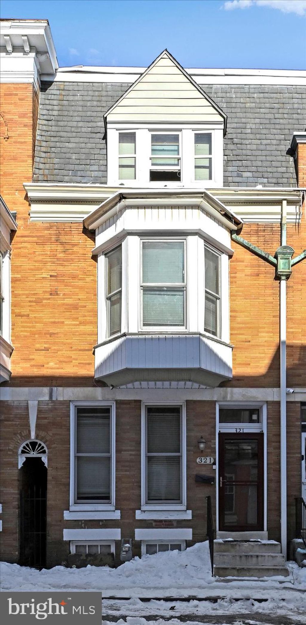 Photo of 321 E Poplar Street, YORK, PA 17403 (MLS # PAYK2097132)