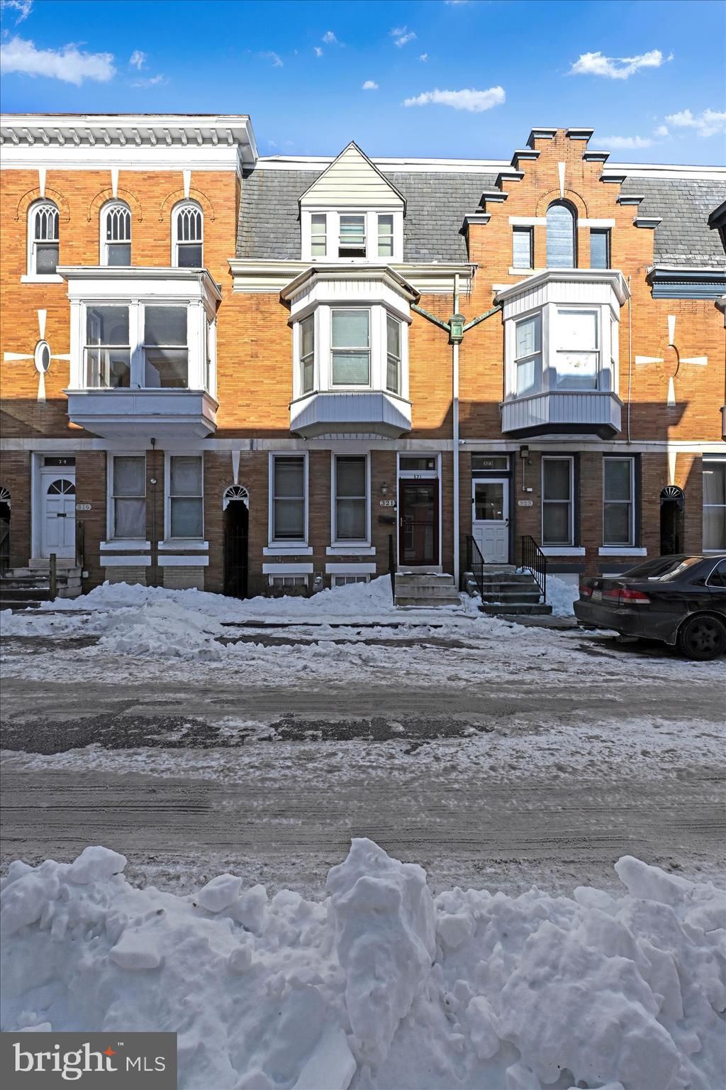 Photo of 321 E Poplar Street, YORK, PA 17403 (MLS # PAYK2097132)