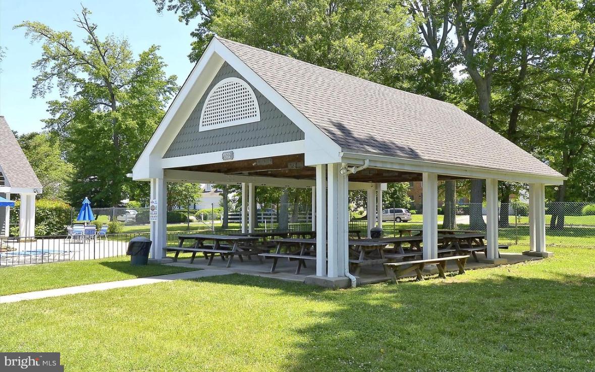 HUNT MEADOW - Residential