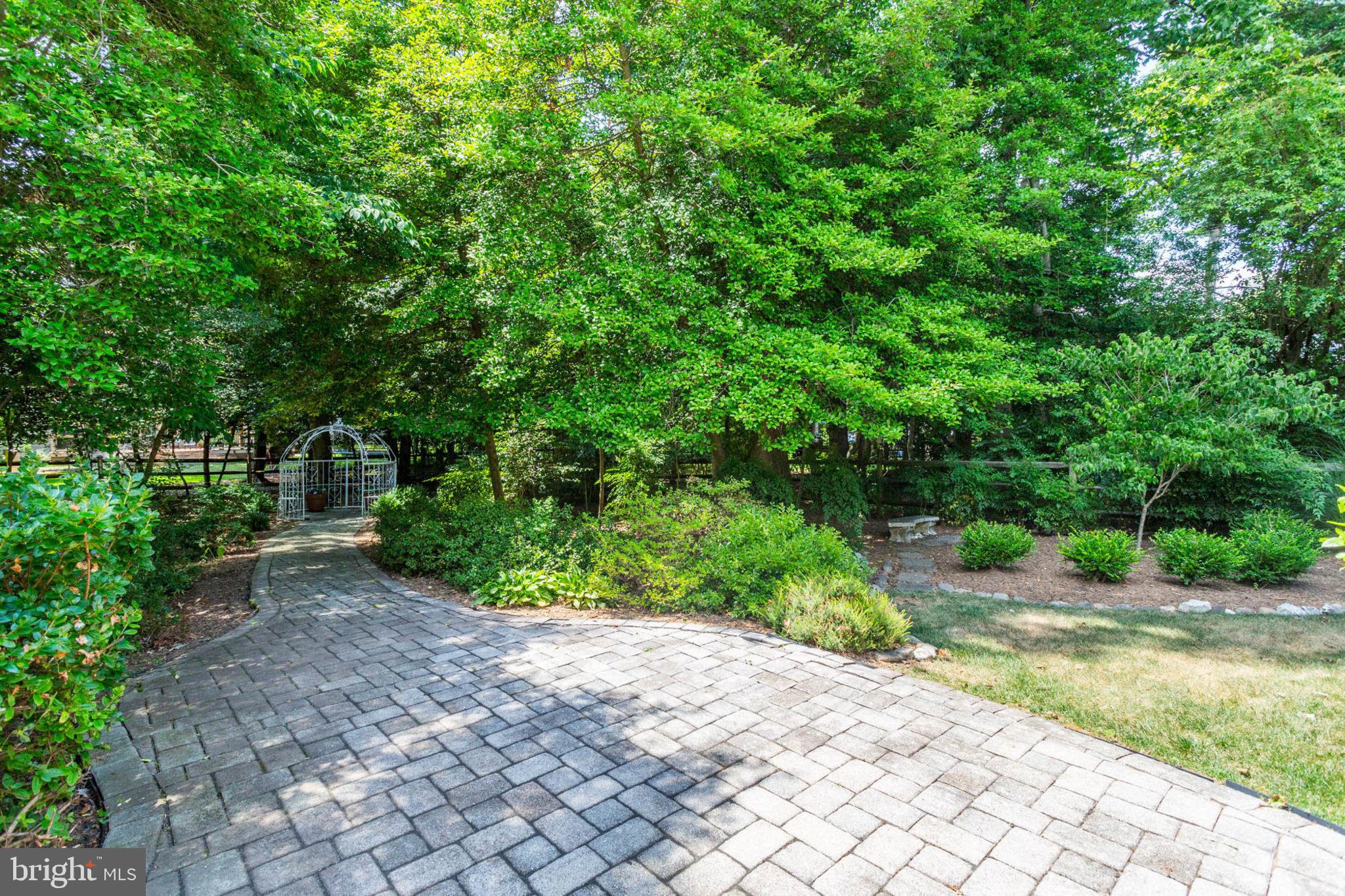 HUNT MEADOW - Residential