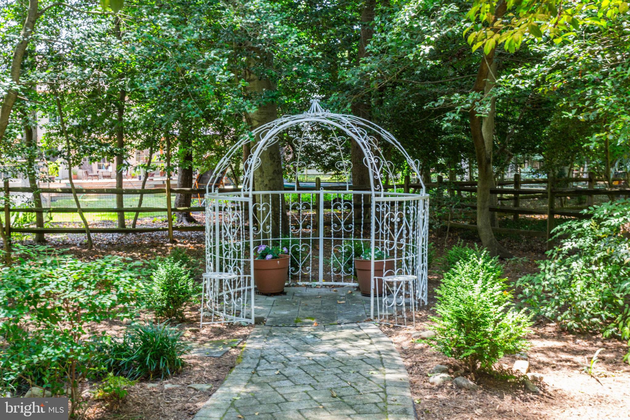 HUNT MEADOW - Residential