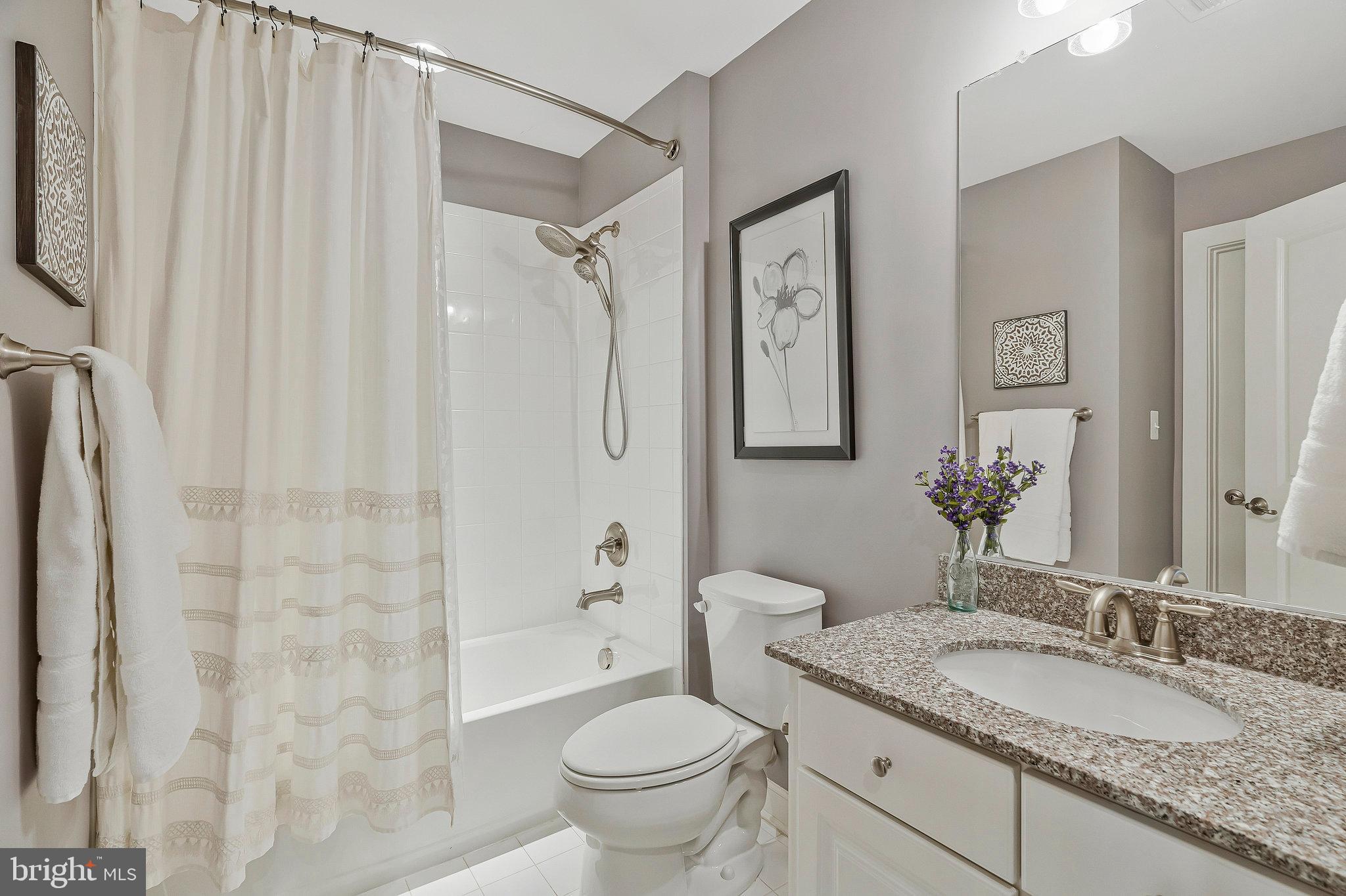 ONE LOUDOUN LANDBAY 2 - Residential